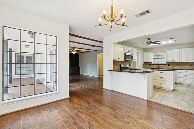 249 Hickory Drive, Huntsville, TX 77320