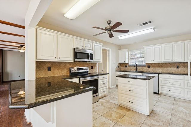 249 Hickory Drive, Huntsville, TX 77320