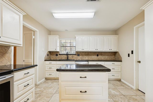 249 Hickory Drive, Huntsville, TX 77320