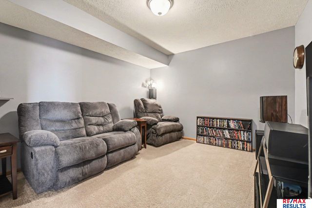 15818 Briar Street, Omaha, NE 68136