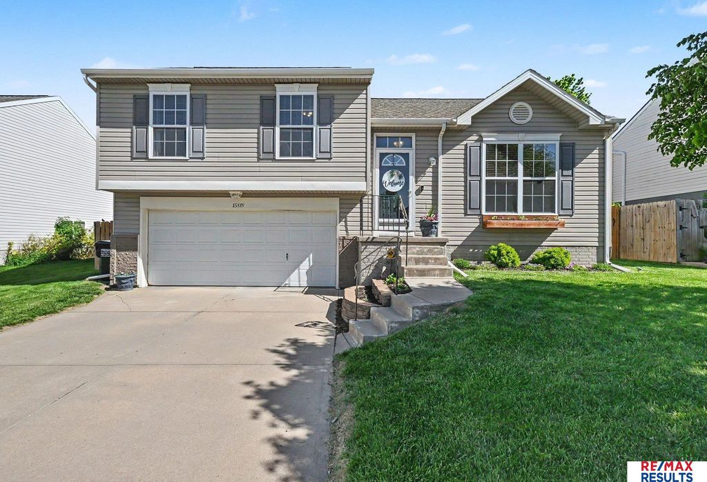 15818 Briar Street, Omaha, NE 68136