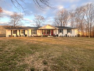 301 Green Acres Dr, Goodlettsville, TN 37072