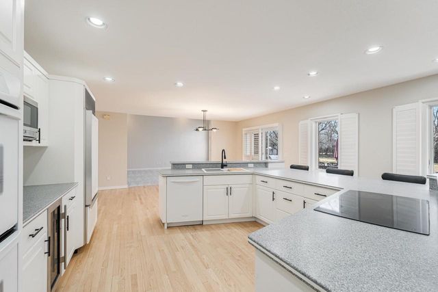 1051 S OAKWOOD ROAD, Oshkosh, WI 54904