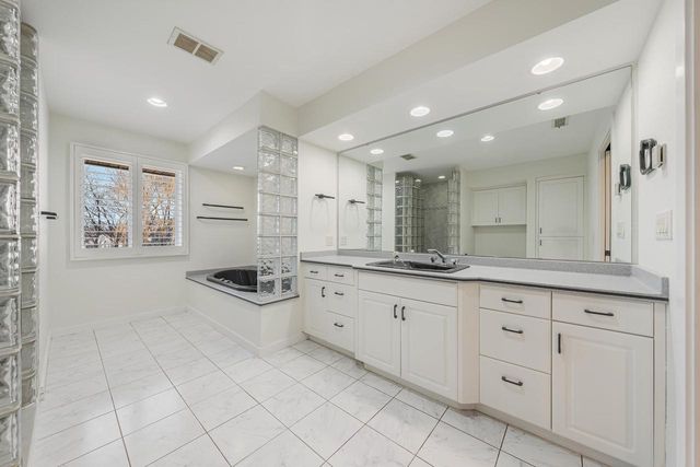 1051 S OAKWOOD ROAD, Oshkosh, WI 54904