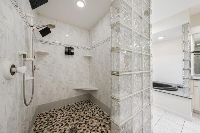 1051 S OAKWOOD ROAD, Oshkosh, WI 54904