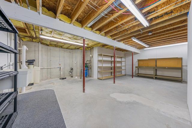 1051 S OAKWOOD ROAD, Oshkosh, WI 54904