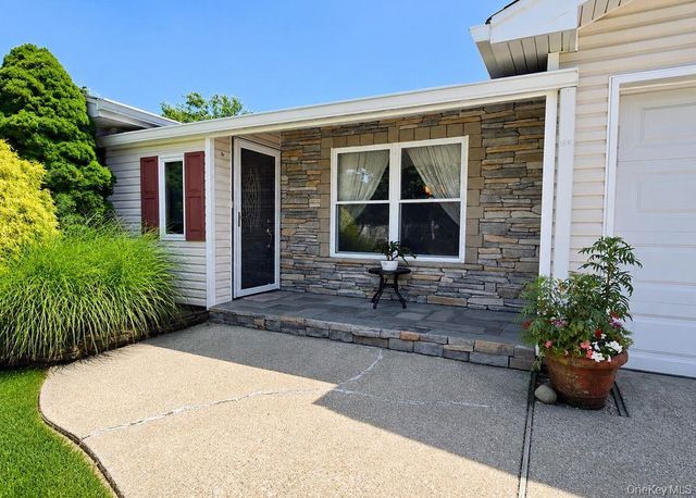 53 Orleans Green, Coram, NY 11727
