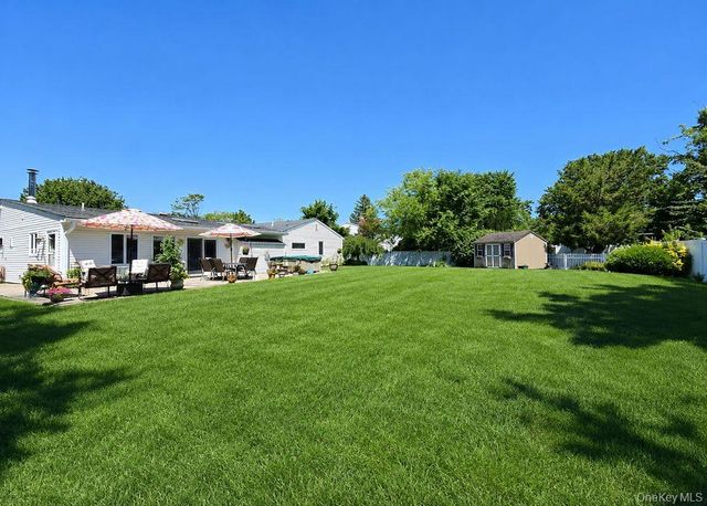 53 Orleans Green, Coram, NY 11727