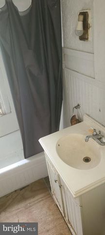 2136 W CLEARFIELD ST, Philadelphia, PA 19132