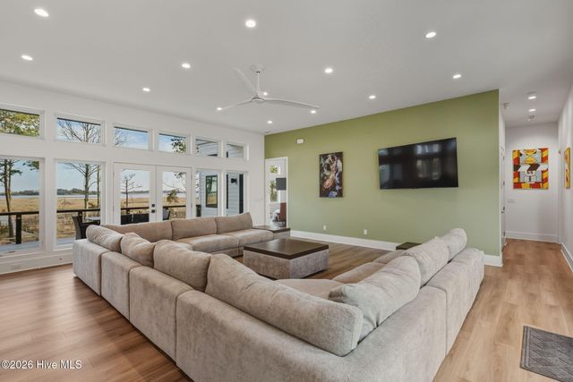 135 Heron Cove Road, Hampstead, NC 28443