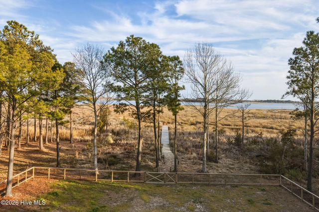 135 Heron Cove Road, Hampstead, NC 28443