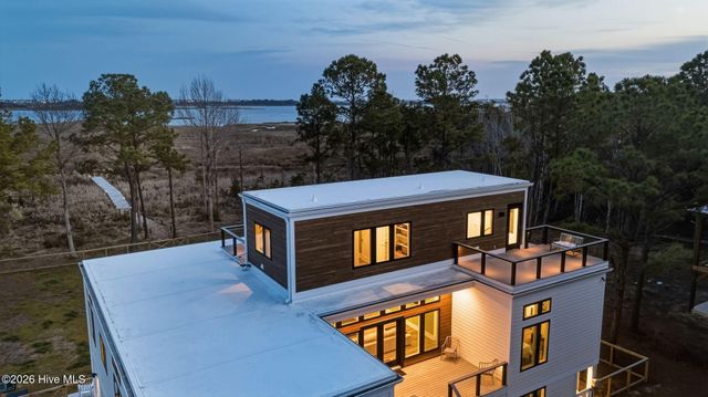 135 Heron Cove Road, Hampstead, NC 28443