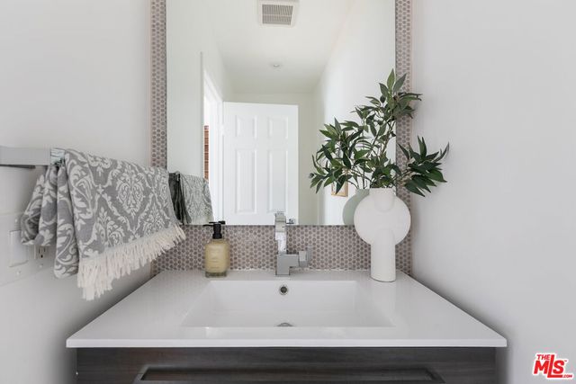 4338 Saltillo Street, Woodland Hills, CA 91364