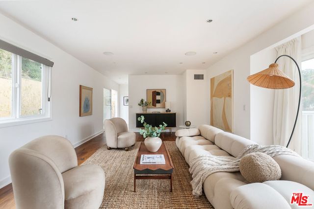 4338 Saltillo Street, Woodland Hills, CA 91364