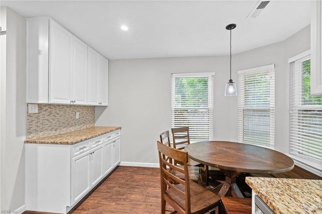 812 Whisper Hollow DR, Chesapeake, VA 23322
