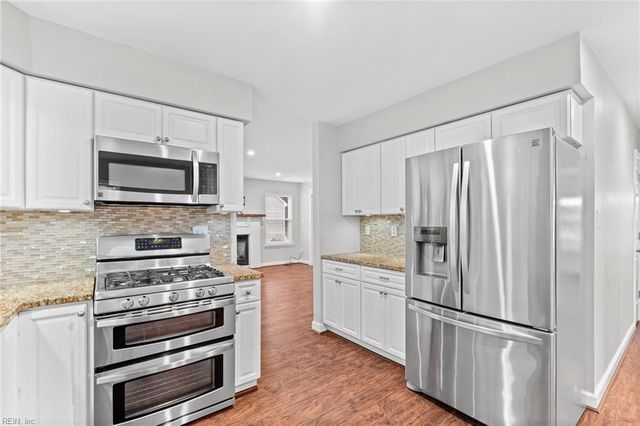 812 Whisper Hollow DR, Chesapeake, VA 23322