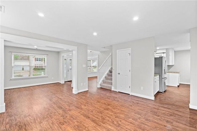 812 Whisper Hollow DR, Chesapeake, VA 23322