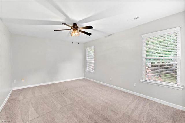 812 Whisper Hollow DR, Chesapeake, VA 23322