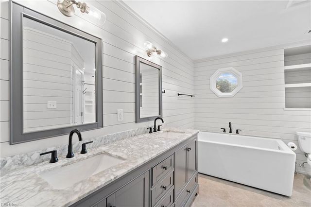812 Whisper Hollow DR, Chesapeake, VA 23322