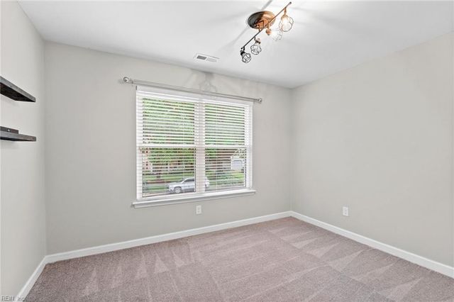 812 Whisper Hollow DR, Chesapeake, VA 23322