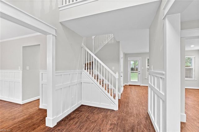812 Whisper Hollow DR, Chesapeake, VA 23322