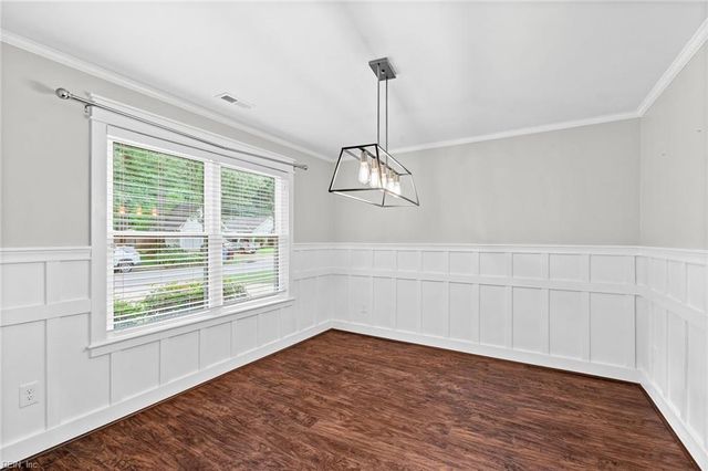 812 Whisper Hollow DR, Chesapeake, VA 23322