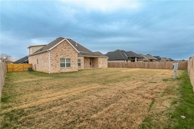 5863 Poppy Avenue, Springdale, AR 72762