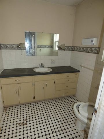 1968 Colfax Avenue, Benton Harbor, MI 49022