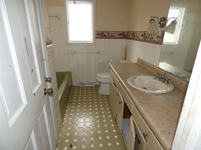 1968 Colfax Avenue, Benton Harbor, MI 49022