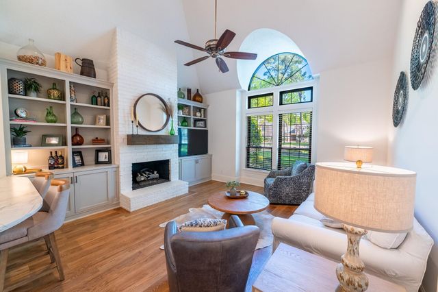 6 Red Sable Point, The Woodlands, TX 77380