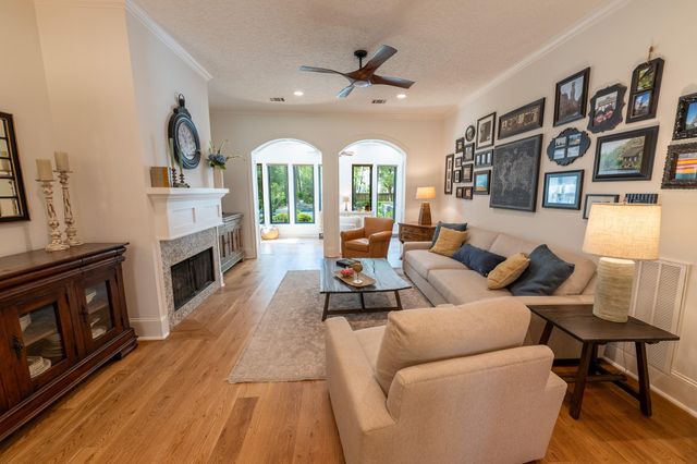 6 Red Sable Point, The Woodlands, TX 77380