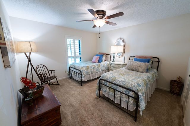 6 Red Sable Point, The Woodlands, TX 77380