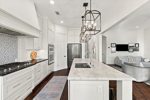 8900 Scarlet Trail, Lantana, TX 76226