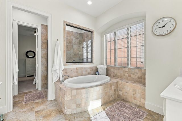 8900 Scarlet Trail, Lantana, TX 76226