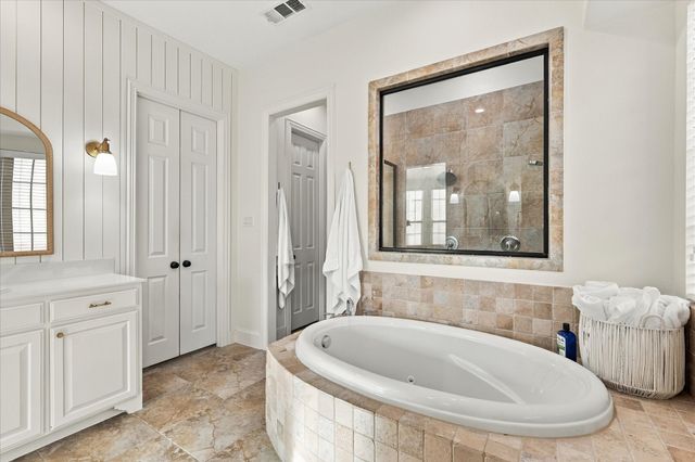 8900 Scarlet Trail, Lantana, TX 76226