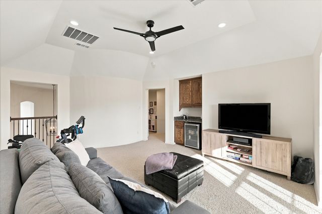 8900 Scarlet Trail, Lantana, TX 76226