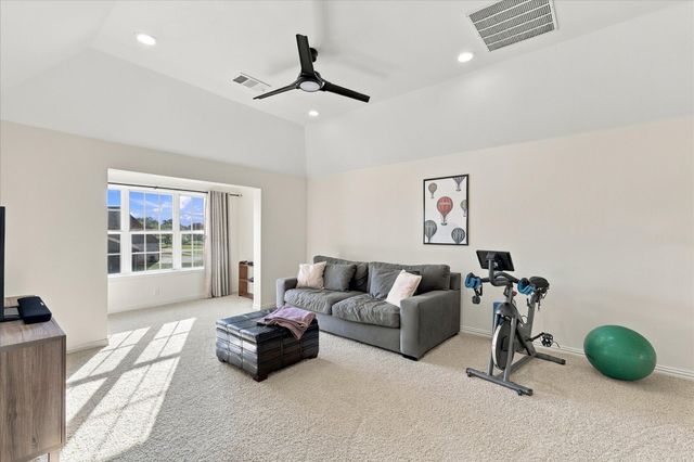 8900 Scarlet Trail, Lantana, TX 76226