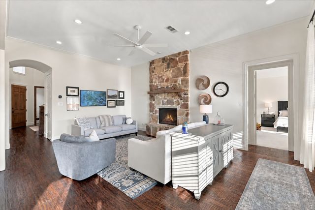 8900 Scarlet Trail, Lantana, TX 76226