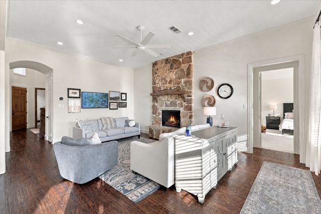 8900 Scarlet Trail, Lantana, TX 76226