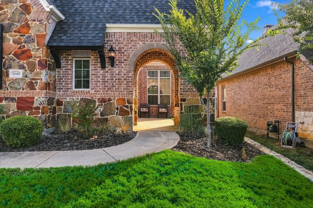 8900 Scarlet Trail, Lantana, TX 76226