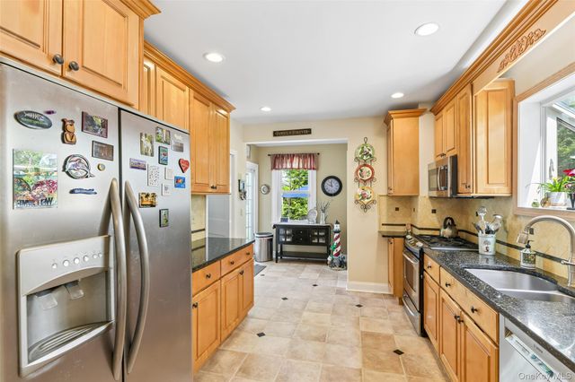 5 Bluebell Court, Garden City, NY 11530