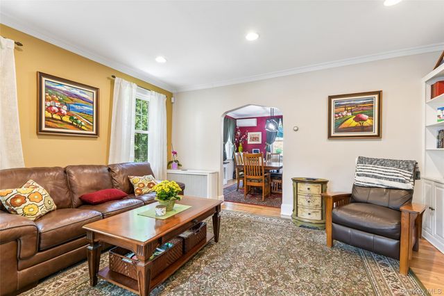 5 Bluebell Court, Garden City, NY 11530