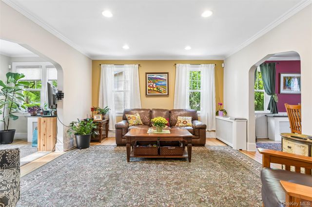 5 Bluebell Court, Garden City, NY 11530