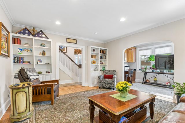 5 Bluebell Court, Garden City, NY 11530