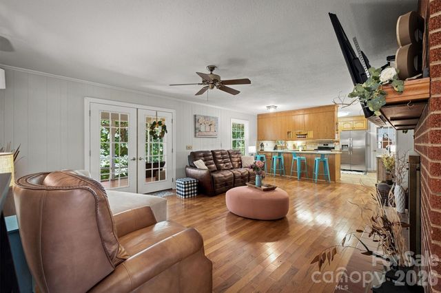 1009 Randolph Circle SE, Lenoir, NC 28645
