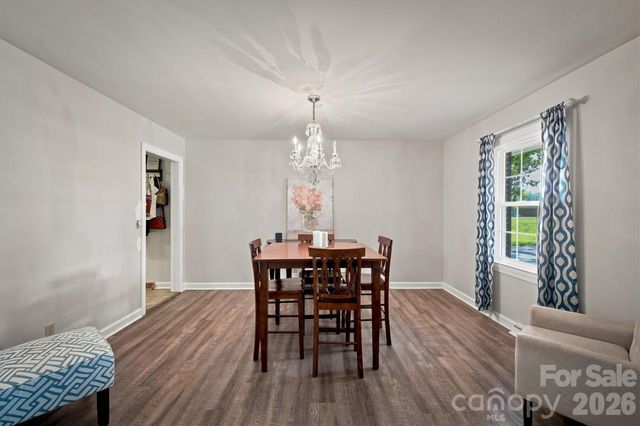 1009 Randolph Circle SE, Lenoir, NC 28645