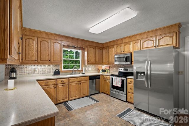 1009 Randolph Circle SE, Lenoir, NC 28645