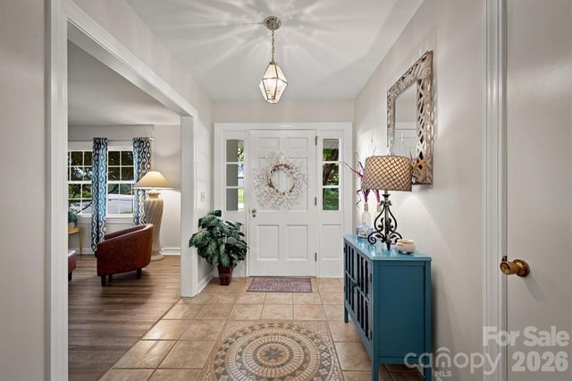 1009 Randolph Circle SE, Lenoir, NC 28645