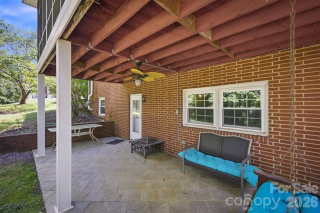 1009 Randolph Circle SE, Lenoir, NC 28645