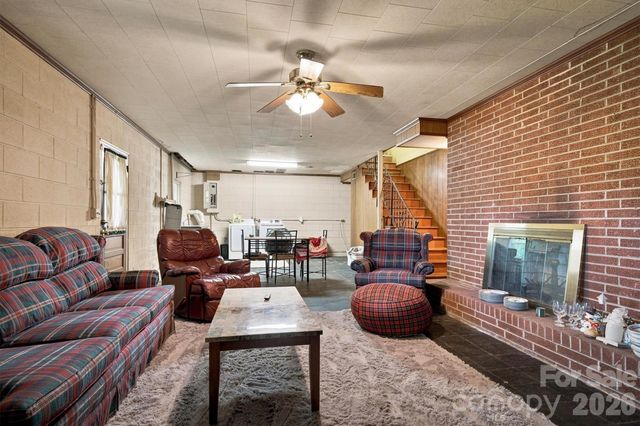 1009 Randolph Circle SE, Lenoir, NC 28645